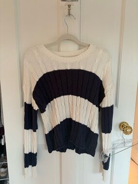 Aeropostale Navy and Cream Cable Knit Crew Sweater